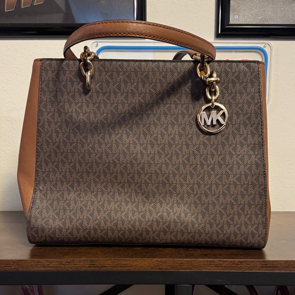 Michael Kors Handbags - Michael Kors lug and tan Tote NWOT